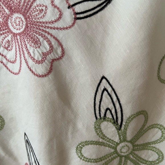 Dress Barn embroidered white skirt - Picture 3 of 4